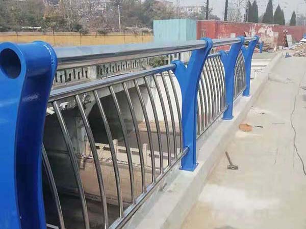 復(fù)合管護(hù)欄案例