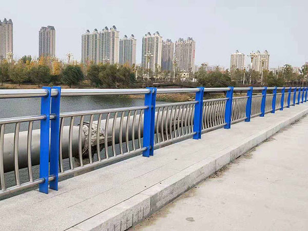 201不銹鋼復(fù)合管護(hù)欄